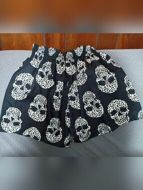 Black High-Waist Shorts with Leopard Skull Print